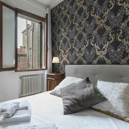 Rio Terra' Canal View Apartment Venice